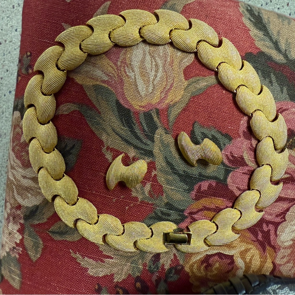 ✨Vintage Park Lane Gold Chain Link Necklace and Earrings Set